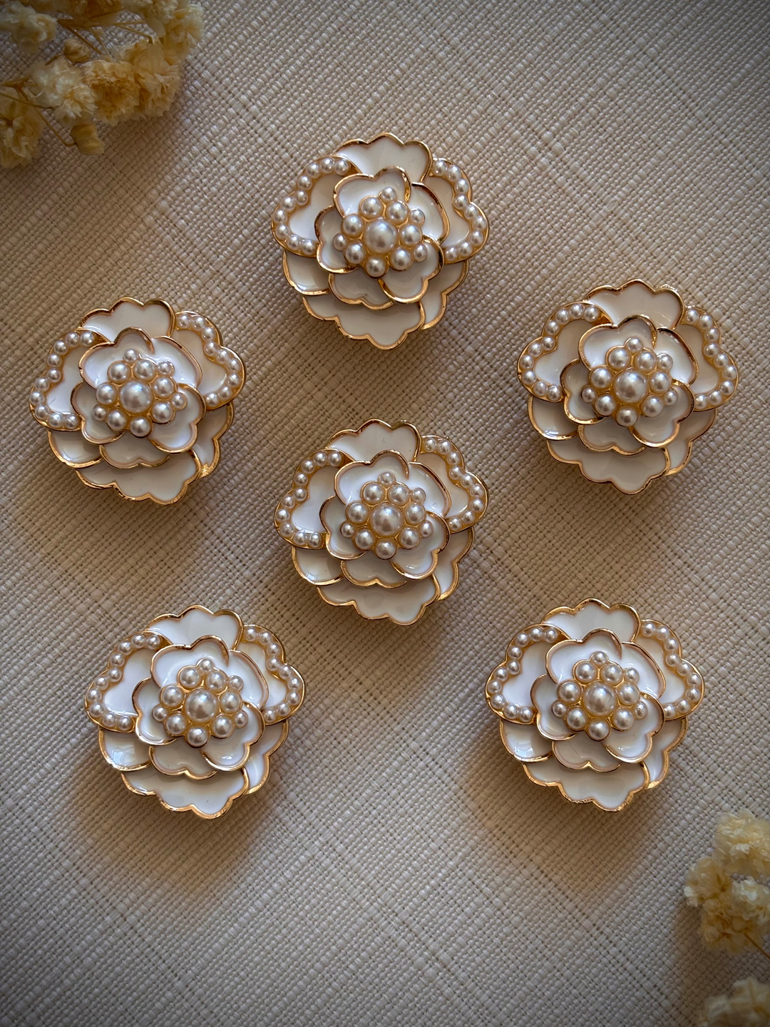 bijoux-de-bouton-camelia-perles-set-6-blanc-vue-de-face