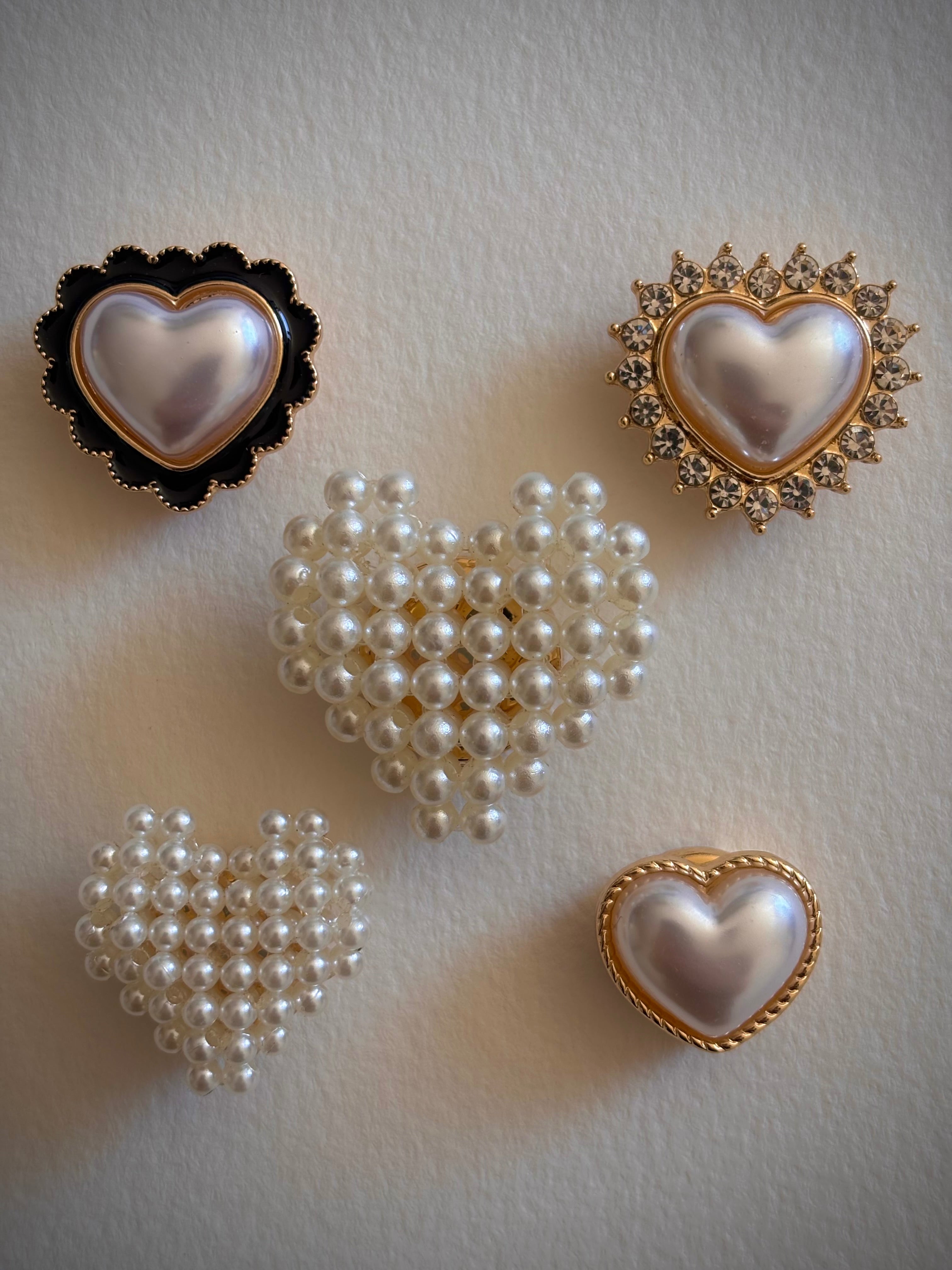bijoux-de-bouton-coeurs-perles-set-5-tous-coloris-vue-de-face