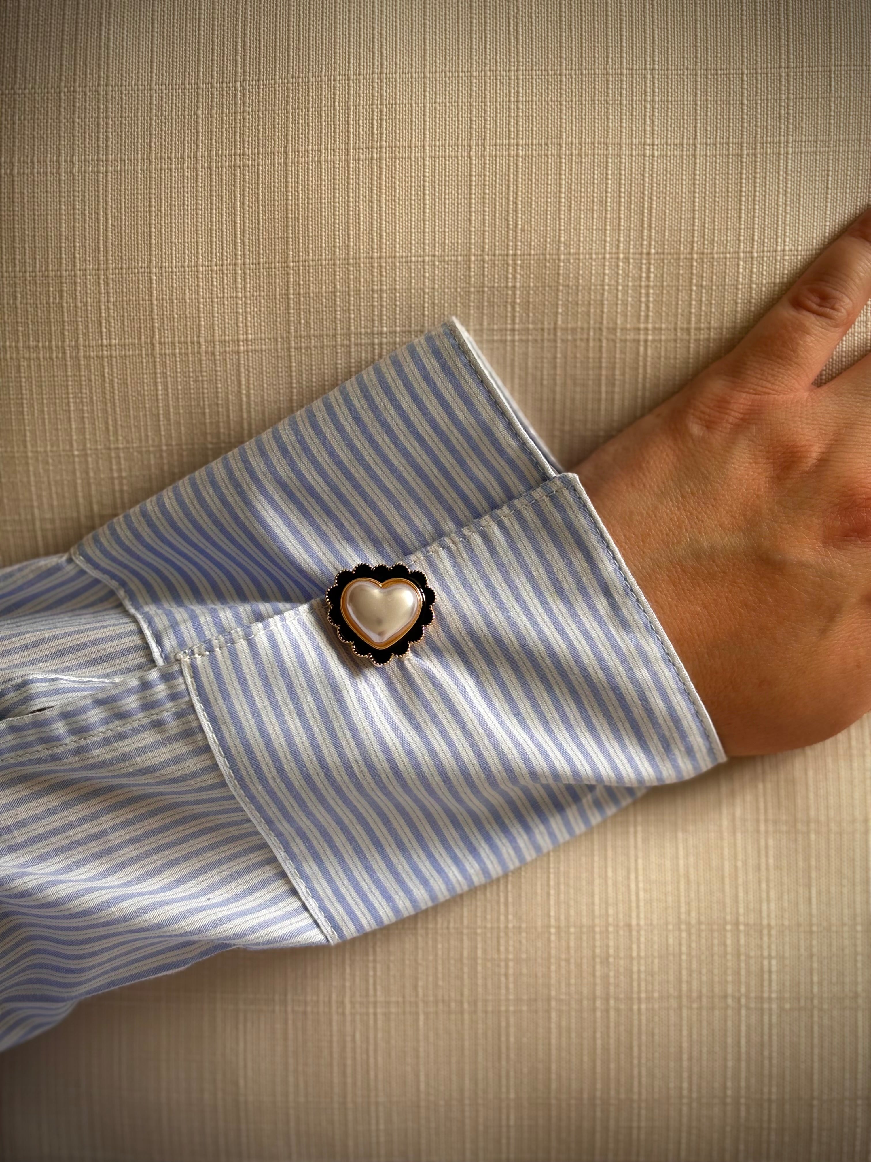 bijou-de-bouton-coeurs-perles-porte-sur-manchette-chemise