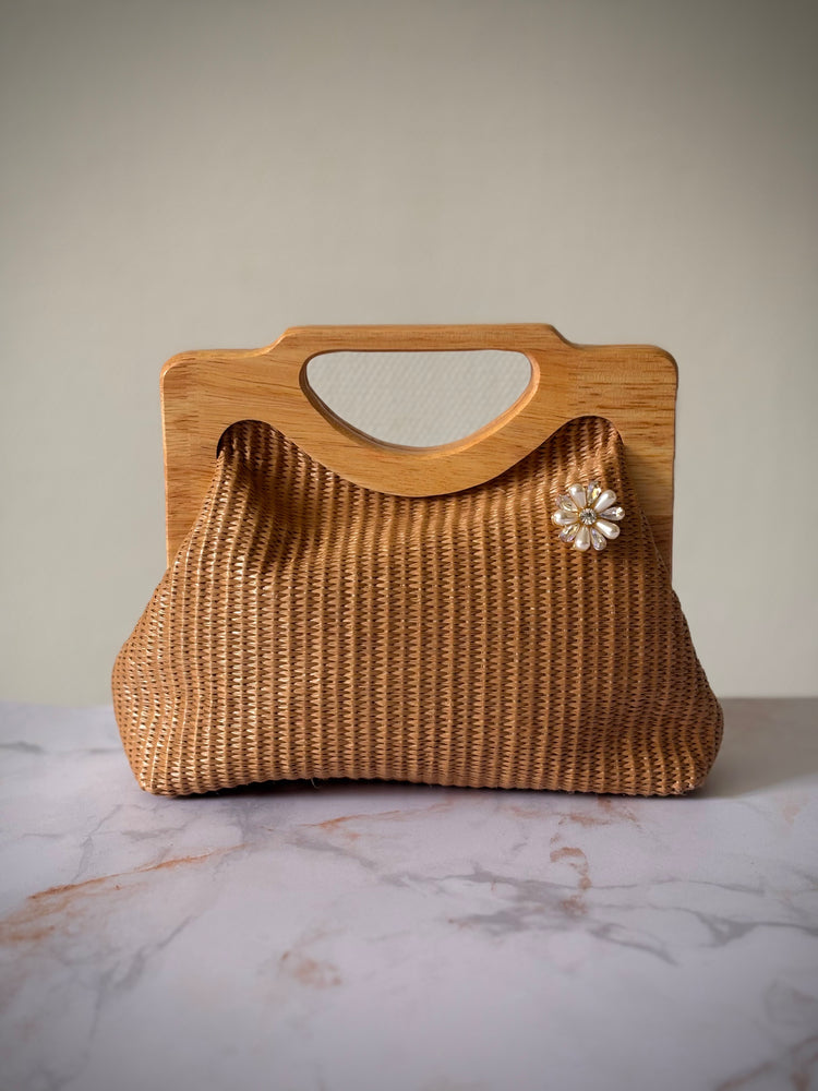 Bijou de bouton Fleur Nacrée & Irisée - porté en broche sur sac