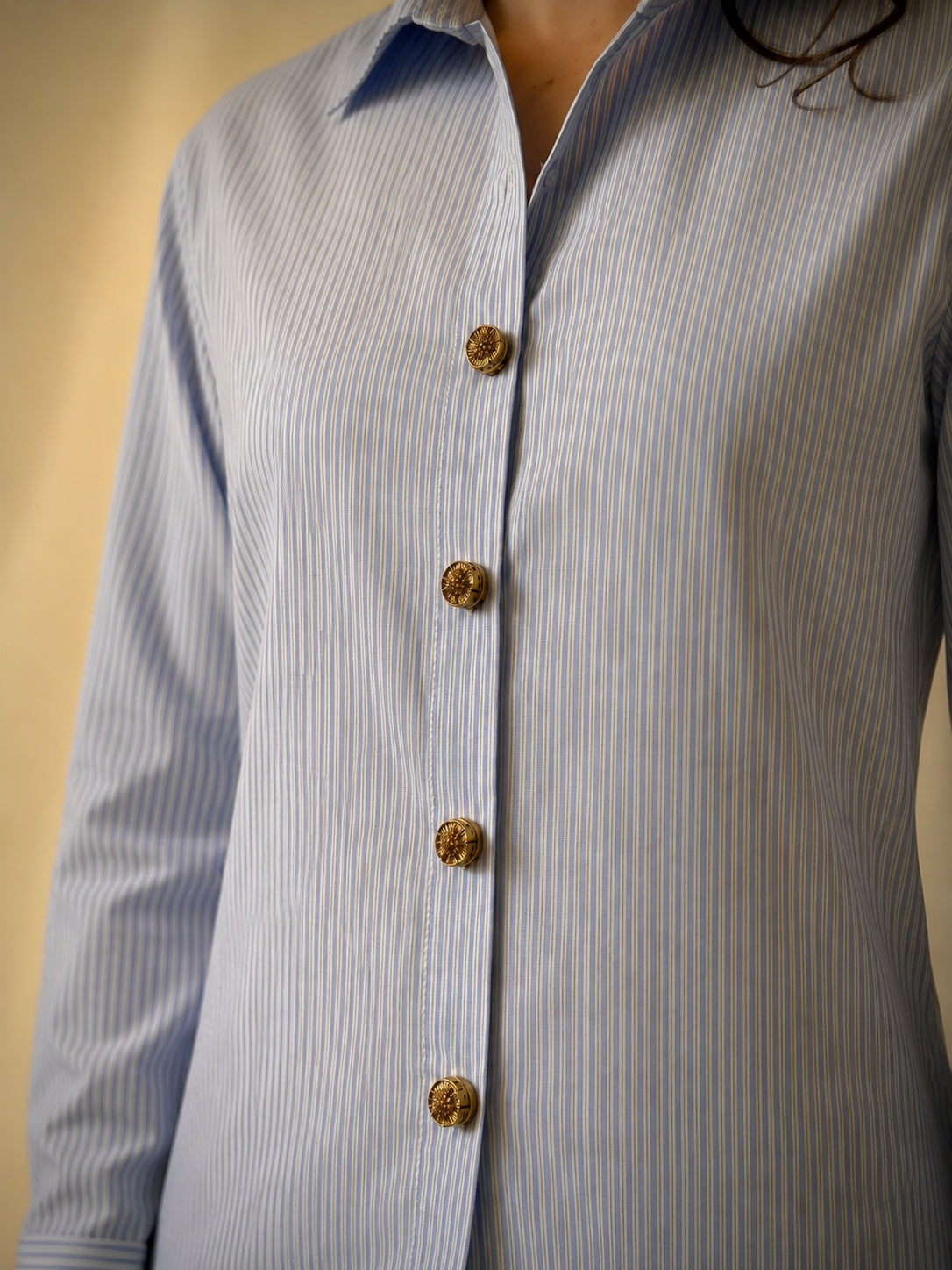 Chemise rayée bleue sublimée avec Fleur Précieuse, bijoux de bouton Charm Cover