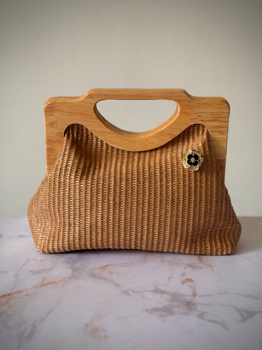 Bijou de bouton Fleur & Strass - porté en broche sur sac