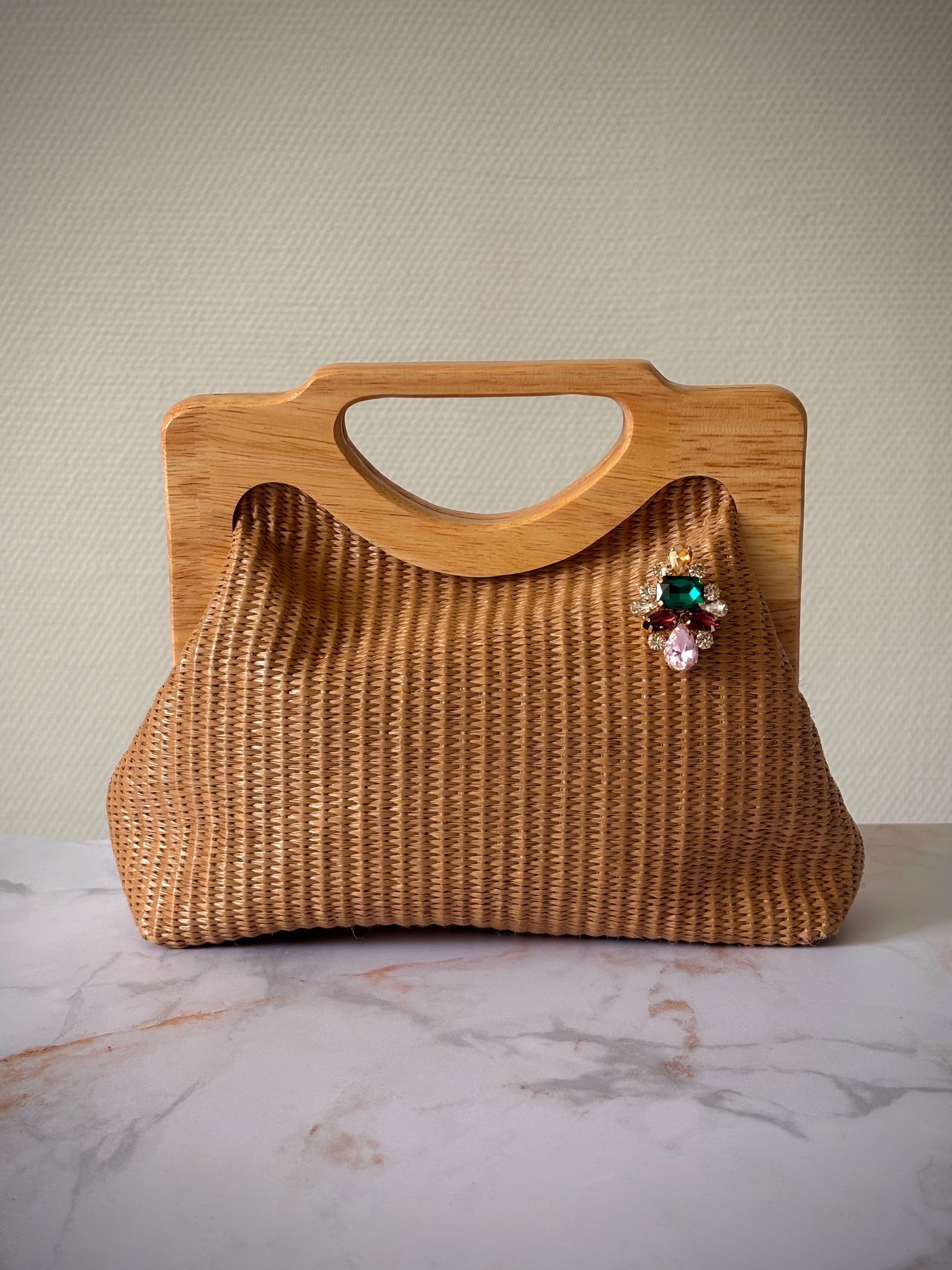 Bijou de bouton Riviera - porté en broche sur sac
