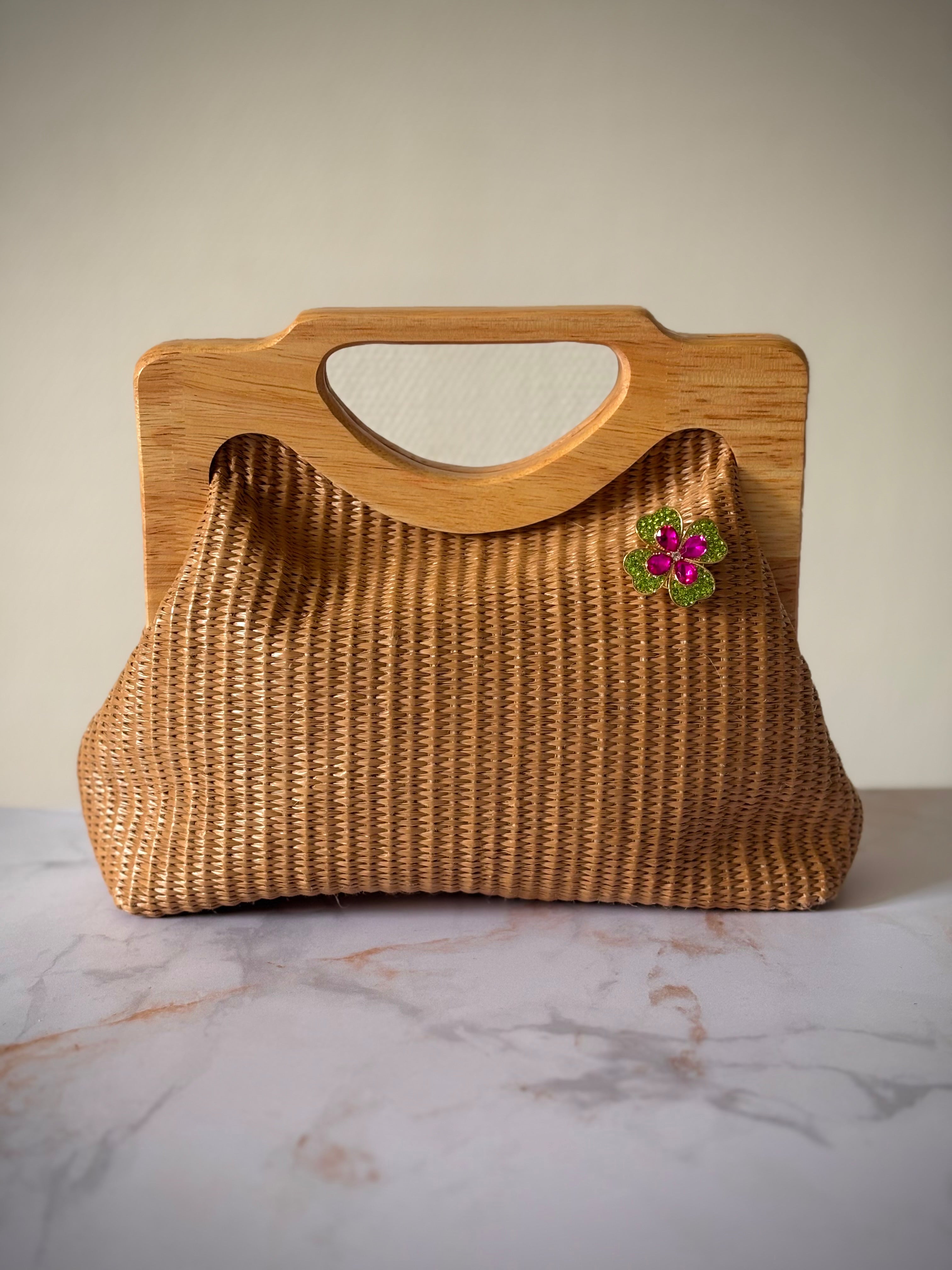 Bijou de bouton Trèfle Elégance - porté en broche sur sac