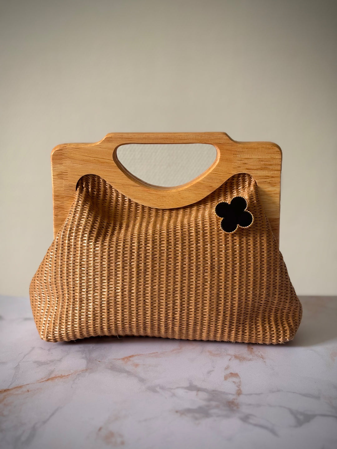 Bijou de bouton Trèfles à 4 Feuilles Colorées - porté en broche sur sac